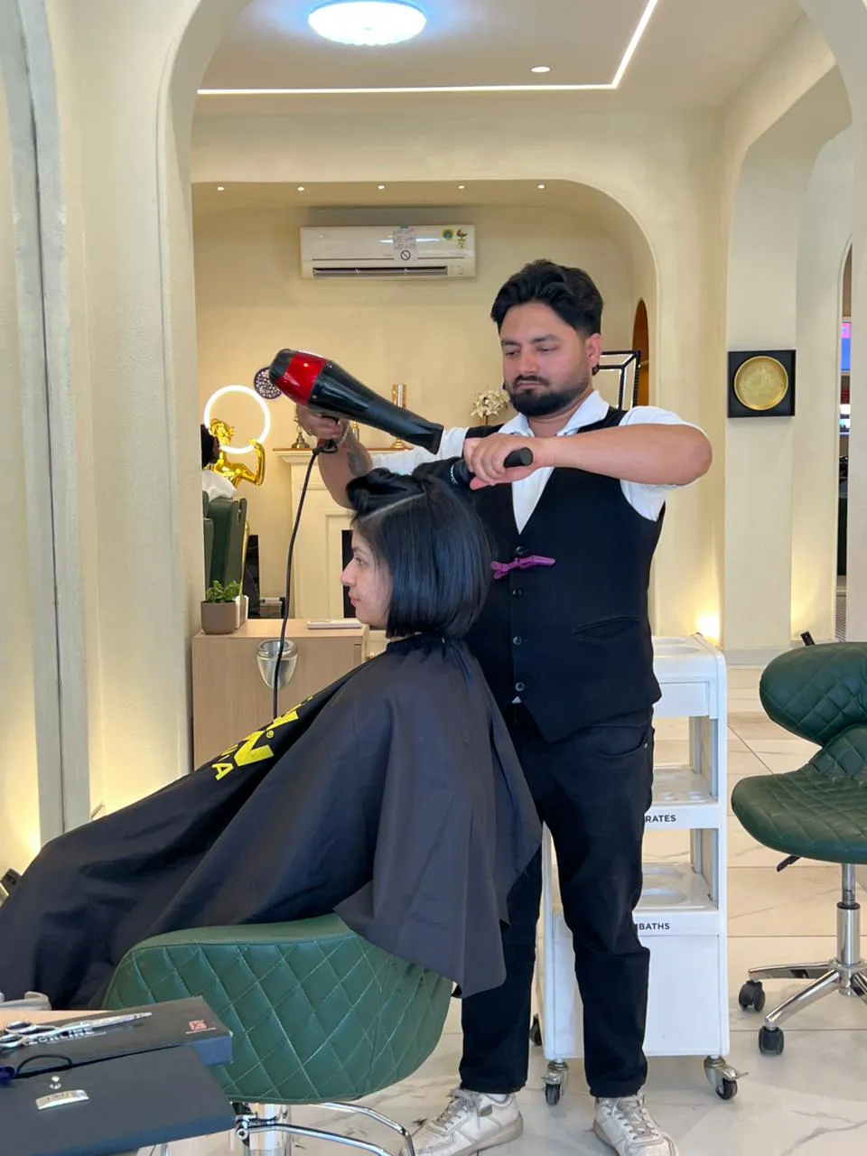 Unisex Salon Artist in Malviya Nagar Jaipur